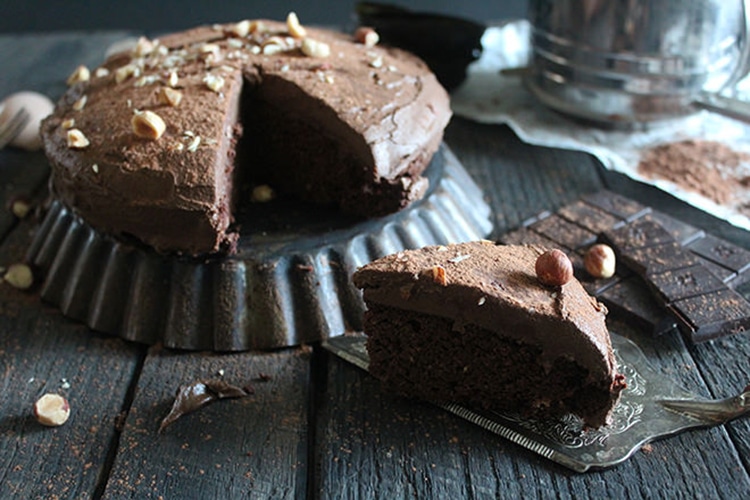 chocolate-coconut-flour-cake-with-chocolate-mousse