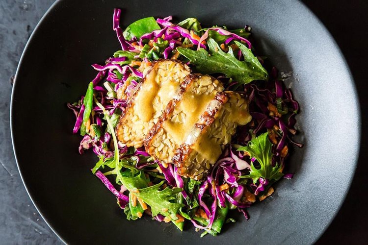 snowpea-cabbage-mizuna-salad-with-seared-tempeh