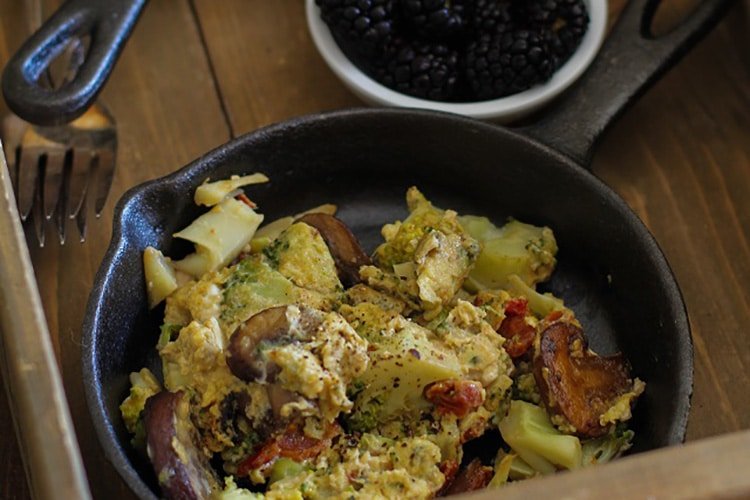 broccoli_mushroom_sun_dried_tomato_scramble