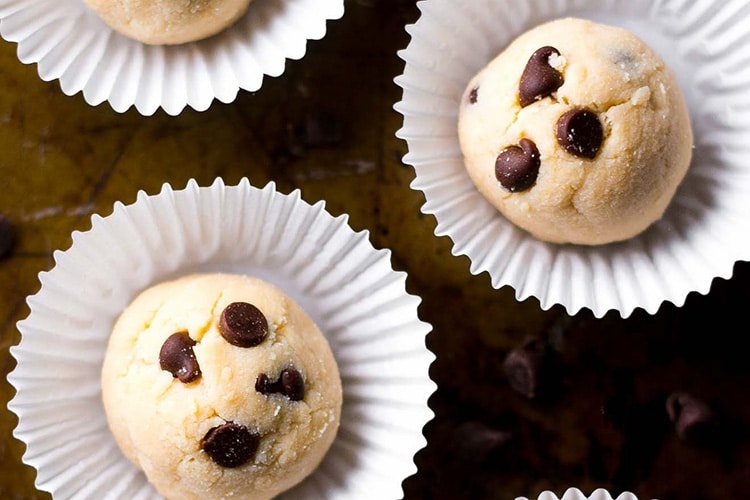 chocolate-chip-cookie-dough-protein-bites