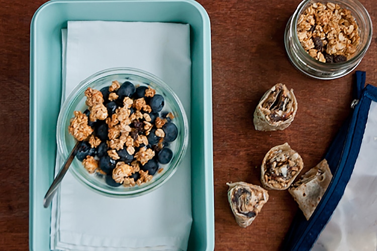 greek-yogurt-blueberries-granola