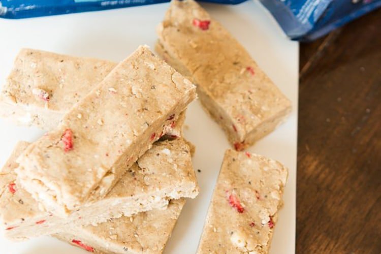 strawberries-and-cream-protein-bars