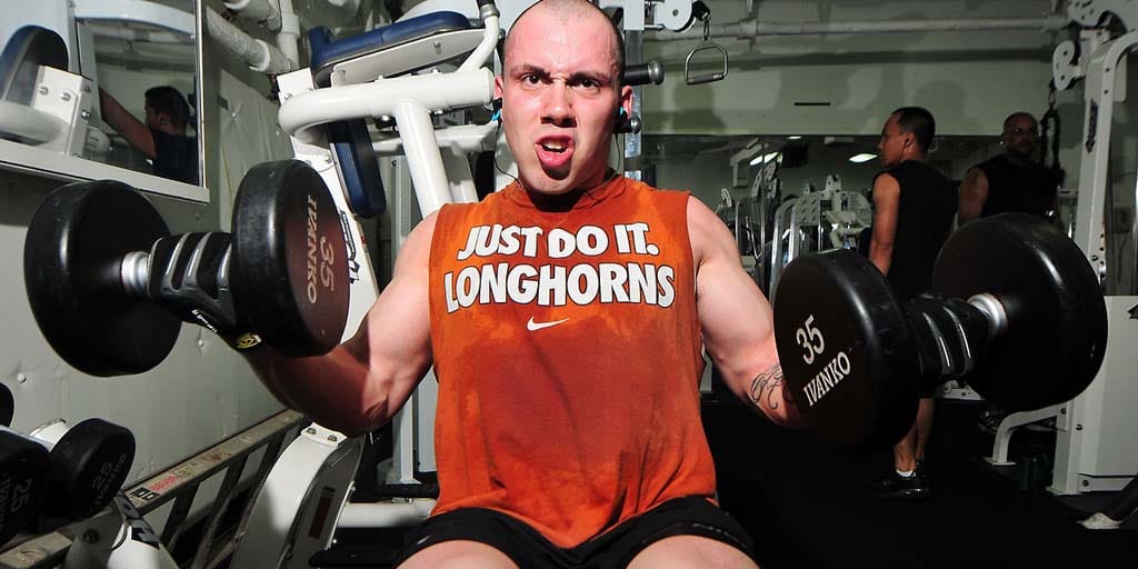 guy lifting weights
