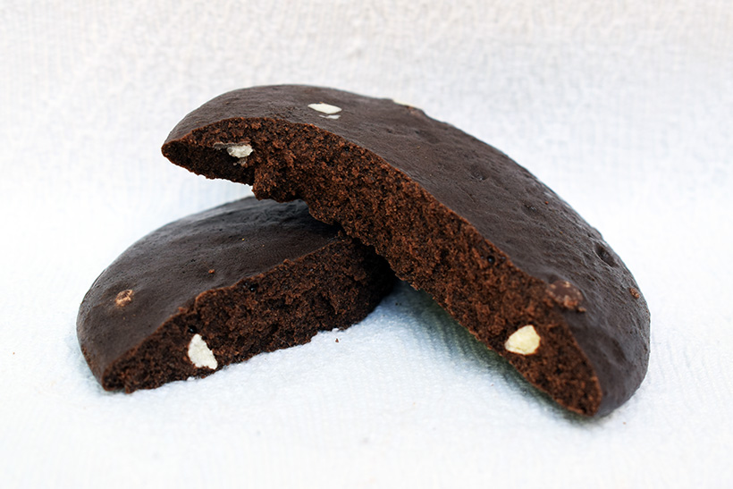 The protein works protein snacks Protein cookie triple chocolate trouble Flavour cookie close up