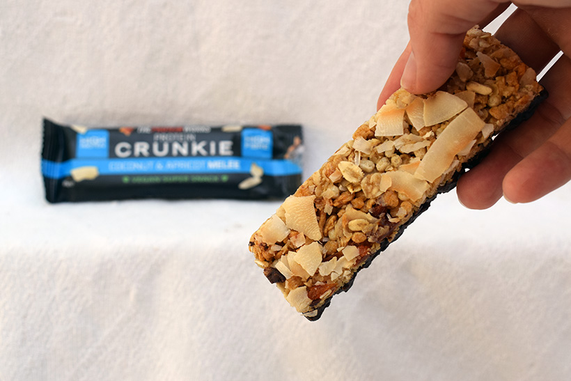 The protein works protein snacks Protein crunkie Coconut and Apricot Melee Flavour packaging and bar