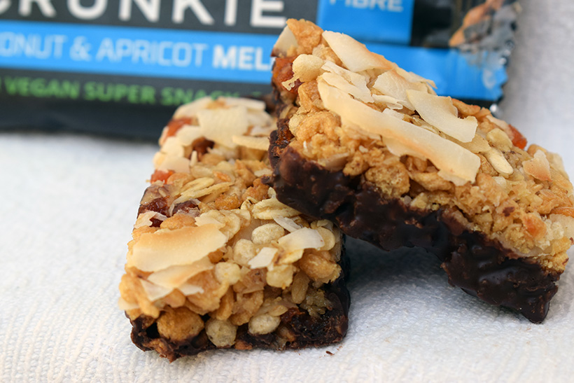 The protein works protein snacks Protein crunkie Coconut and Apricot Melee Flavour packaging and cereal bar
